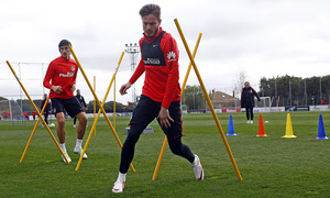 temporada 15/16. Entrenamiento en la ciudad deportiva de Majadahonda. Saúl y Savic realizando ejercicios durante el entrenamiento