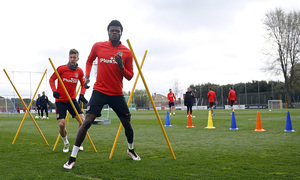 temporada 15/16. Entrenamiento en la ciudad deportiva de Majadahonda. Thomas y Vietto realizando ejercicios durante el entrenamiento