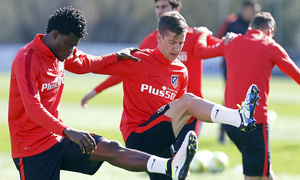 temporada 15/16. Entrenamiento en la ciudad deportiva de Majadahonda. Vietto y Thomas realizando ejercicios durante el entrenamiento