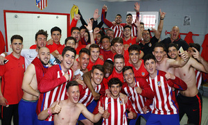 Temporada 15/16. El equipo juvenil celebra el título de liga.