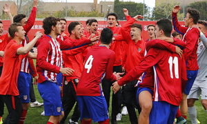 Temporada 15/16. El equipo juvenil celebra el título de liga.