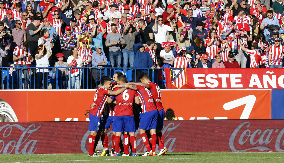 Temporada 15/16. Atlético - Rayo. Los jugadores celebran el 1-0.