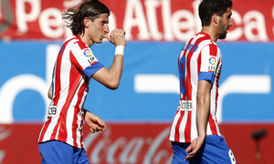 Temporada 12/13. Partido Atlético de Madrid Granada. Filipe celebrando un gol con el dedo en la boca