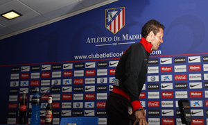 Temporada 12/13. Rueda de prensa. Simeone  durante la rueda de prensa en el estadio Vicente Calderón