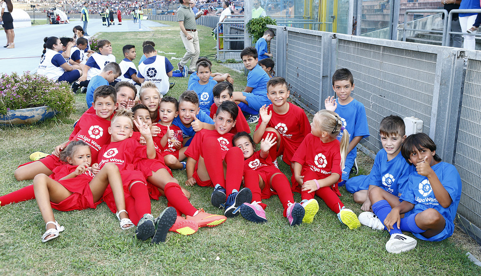 Los niños participaron en el partido dentro de un acto de LaLiga World