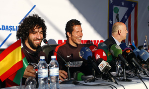 Arda y Simeone, en la rueda de prensa en las instalaciones del Bakú FC