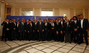 El equipo, posando en el hotel Four Seasons de Azerbaijan
