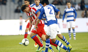 Cristian Rodríguez disputa un balón contra el All Star Azerbaijan en Bakú