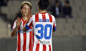 Temporada 2012-2013. Amistoso en Azerbaijan. Villa y Óliver celebran el gol conseguido por este último
