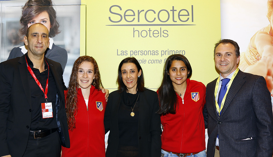 Temp. 16/17 | Bea Beltrán y Kenti Robles del Femenino visitaron Fitur el stand de Sercotel Hoteles