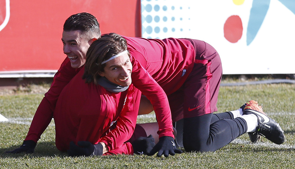 temporada 16/17. Entrenamiento en la ciudad deportiva Wanda. Filipe y Lucas bromeando durante el entrenamiento