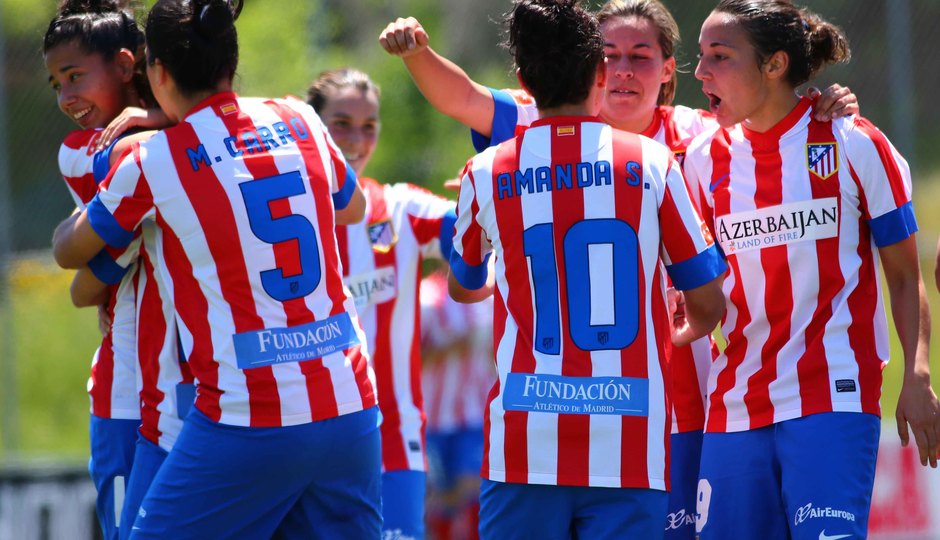 Temporada 2012-2013. Las jugadoras rojiblancas celebran el gol de Claudia Zornoza
