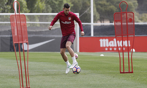 temporada 16/17. Entrenamiento en la ciudad deportiva Wanda. Lucas realizando ejercicios físicos durante el entrenamiento