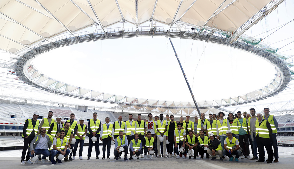 Temp. 2016/2017. Visita de la primera plantilla al Wanda Metropolitano