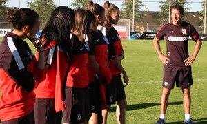 Temporada 2012-2013. Simeone dedicó unas palabras a las jugadoras del Féminas