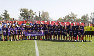 Temporada 17/18. Partido entre el Atlético de Madrid Femenino contra el Sporting de Huelva. Los dos equipos posan. 