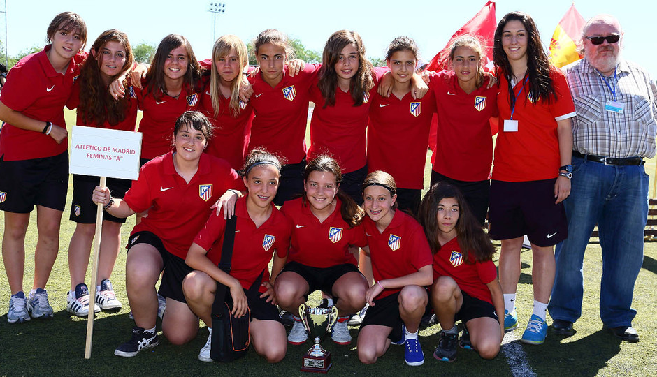Temporada 2012-2013. las jugadoras Sub-13 "A" del Féminas campeón de Liga