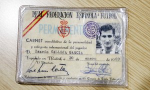 El carnet que acredita a Isacio Calleja como jugador internacional