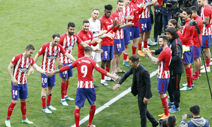 Temp. 17-18 | Atlético de Madrid - Eibar | Homenaje a Torres | Pasillo de sus compañeros