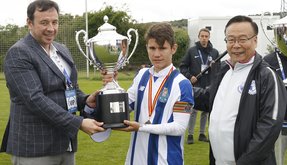 Wanda Football Cup | Entrega de trofeos | Subcampeón de la Wanda Football Cup el Oporto