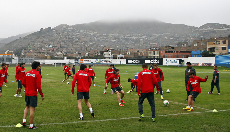 Temporada 13/14. Gira Sudamericana. Equipo entrenando en Perú