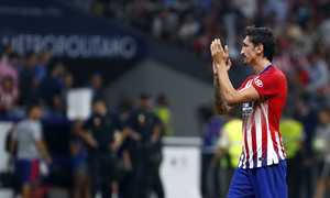 Temporada 2018/2019. Atlético de Madrid Inter de Milán. Internacional Champions Cup. Savic aplaude a la afición.