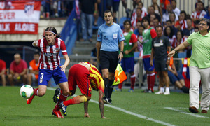 Temporada 13/14. Partido Supercopa. Vicente Calderón. Filipe luchando un balón