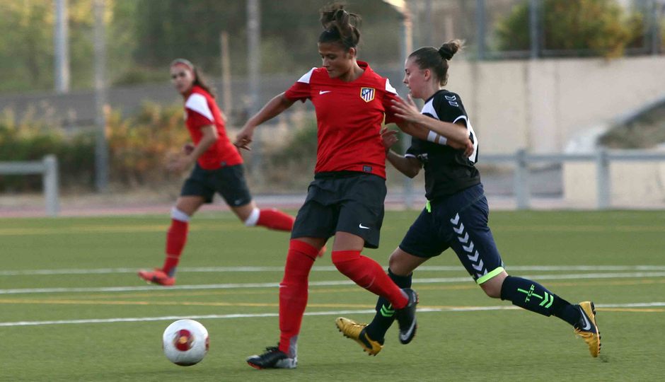 Temporada 2013-2014. Carlota durante el partido amistoso ante el Torrelodones