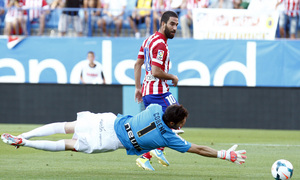 Temporada 2013/2014 Atlético de Madrid - Rayo Vallecano Arda Turan rematando a gol