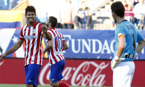 Temporada 2013/2014 Atlético de Madrid - Rayo Vallecano Diego Costa señalando lo poco que le ha faltado para hacer gol