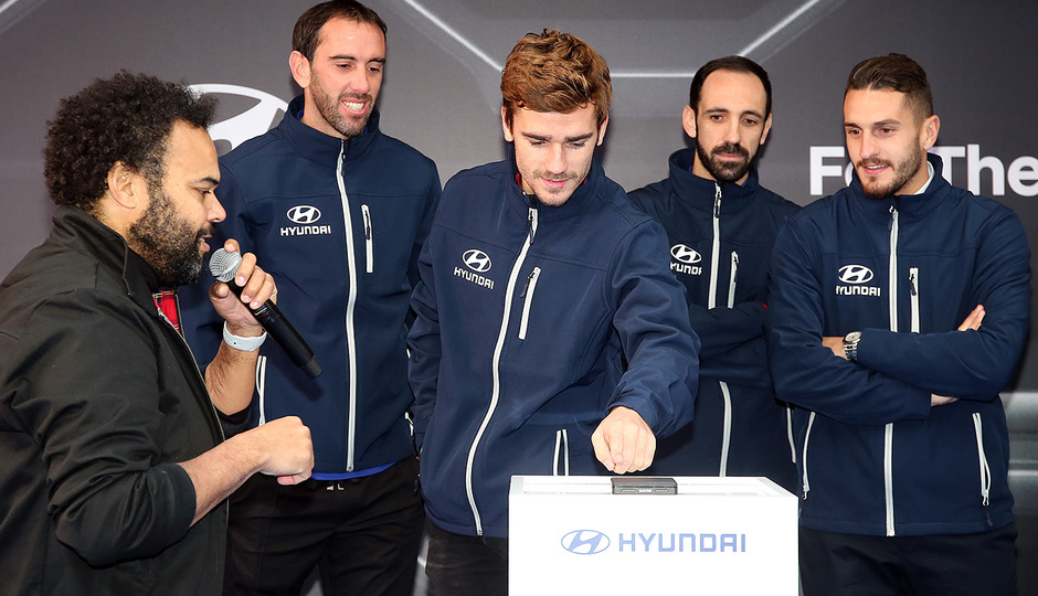 Temp. 18-19 | Entrega de coche Hyundai a los jugadores en el Wanda Metropolitano | Griezmann