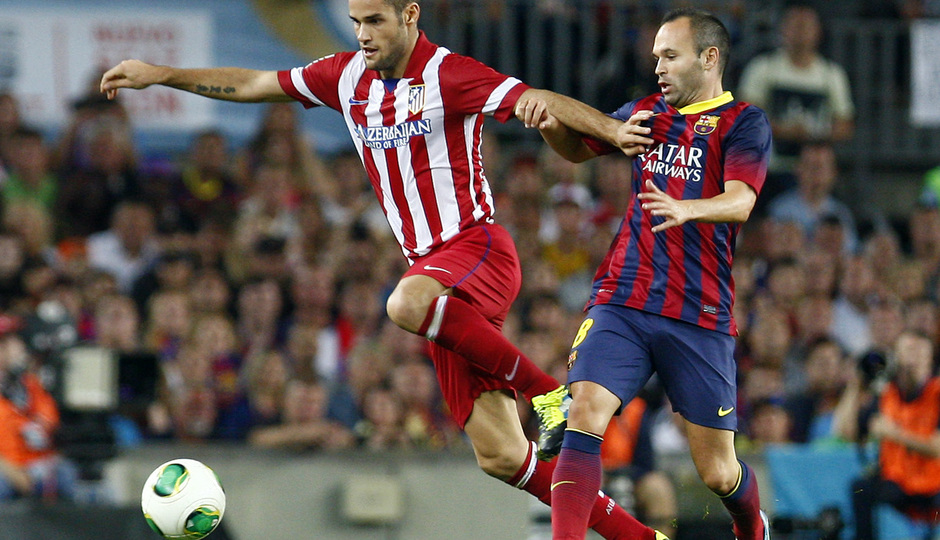 Temporada 2013/2014 FC Barcelona - Atlético de Madrid Mario Suárez e Iniesta luchando por el balón