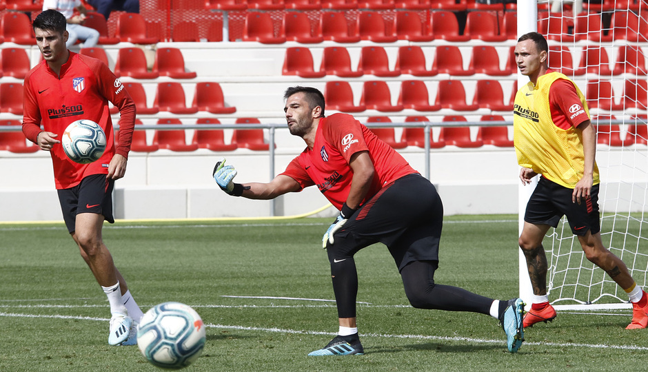 Temporada 19/20 | Entrenamiento del primer equipo en el Centro Deportivo Wanda Alcalá de Henares | Adán