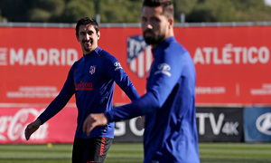 Temporada 19/20. Entrenamiento en la ciudad deportiva Wanda. Felipe y Savic realizando ejercicios durante el entrenamiento
