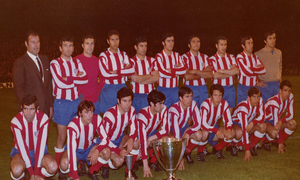 Temp. 1969-70 | Campeones de Liga  en Sabadell | Once con el trofeo