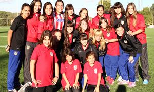 Temporada 2013-2014. Varias jugadoras de las categorías inferiores junto a Laura Ortega