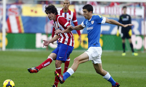 Temporada 20132-2014. Partido Atlético de Madrid- Bilbao,Tiago pasando un balón