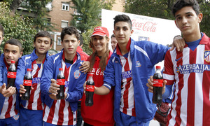 Los niños de Azerbaiján posaron en el set de Coca-Cola
