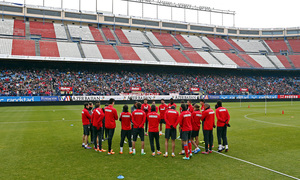 temporada 13/14. Equipo entrenando en el Calderón.  Jugadores realizando rondo durante el entrenamiento