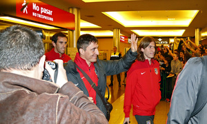 Cristian Rodríguez saluda a la afición a su llegada a Málaga