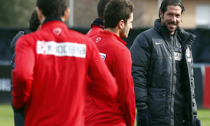 temporada 13/14. Entrenamiento en la Ciudad deportiva de Majadahonda. Simeone sonriendo durante el entrenamiento