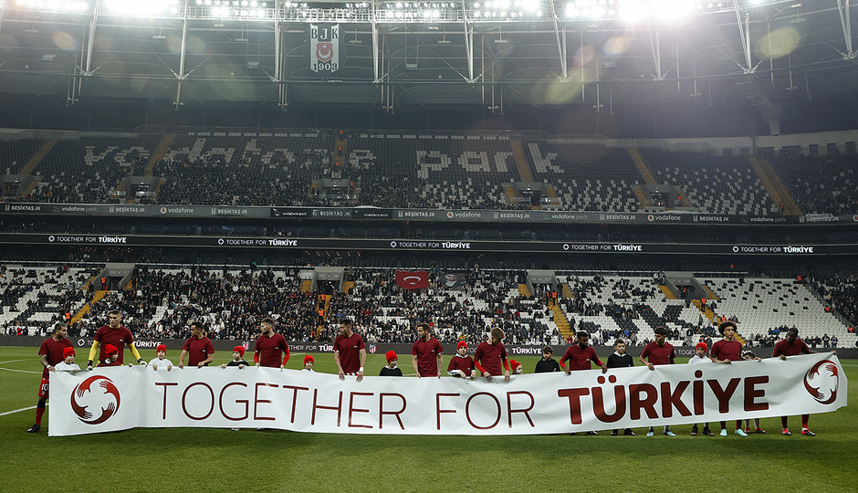 Temp. 22-23 | Besiktas - Atlético de Madrid | Pancarta - Together for Turkiye