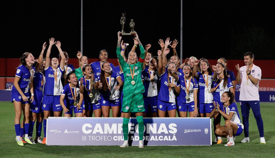 Temp. 23-24 | Trofeo Ciudad de Alcalá | Atlético de Madrid Femenino - AS Roma | Celebración