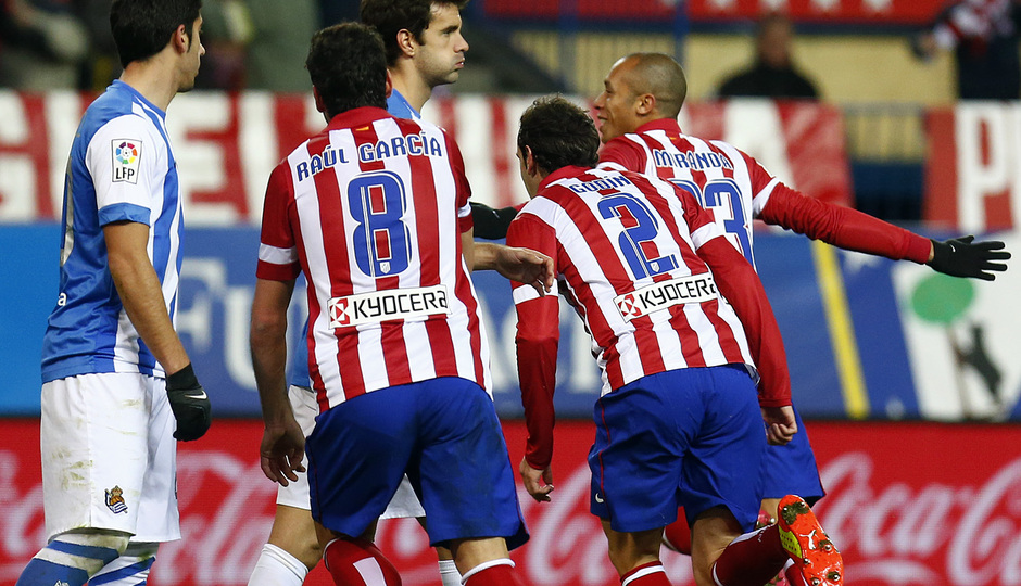 temporada 13/14. Partido Atlético Real Sociedad. Miranda celebrando un gol