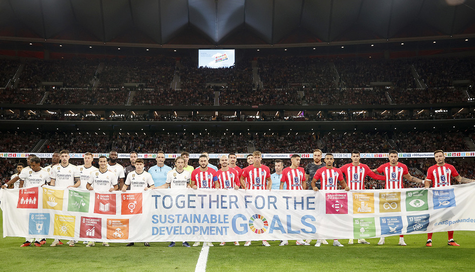 Temp. 23-24 | Atlético de Madrid - Real Madrid | Pacto Mundial ONU equipos pancarta