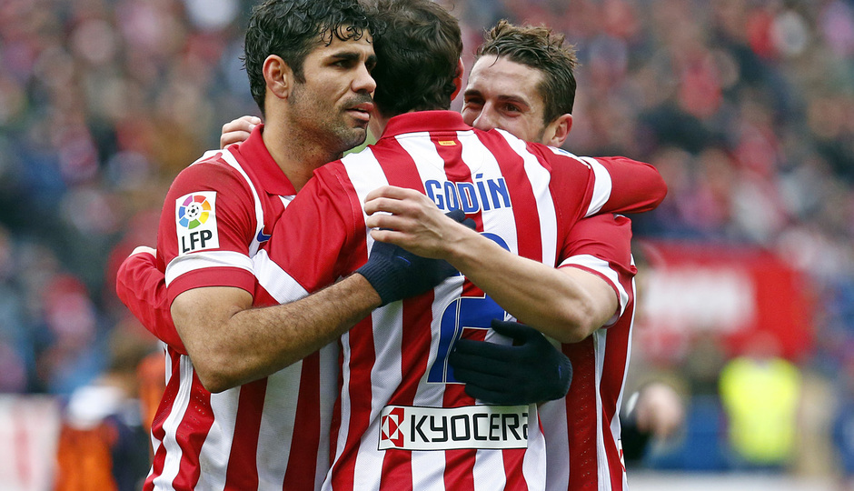 temporada 13/14. Partido Atlético-Valladolid. Costa celebrando con Raúl García y Koke