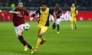 TEMPORADA 2013/14. Champions League. Milan-Atlético. Diego Costa pelea con Rami por el balón