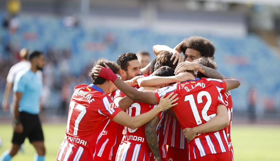 Los nuestros festejan el primer gol del partido, obra de Joao Félix 