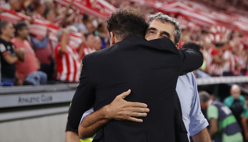 Saludo inicial de Diego Pablo Simeone con Ernesto Valverde