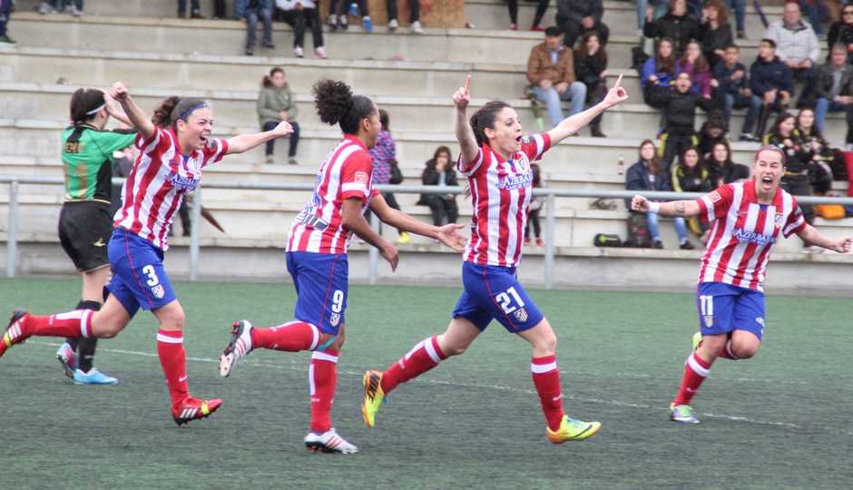 Temporada 2013-2014. Esther González celebra el gol del empate ante el Oviedo